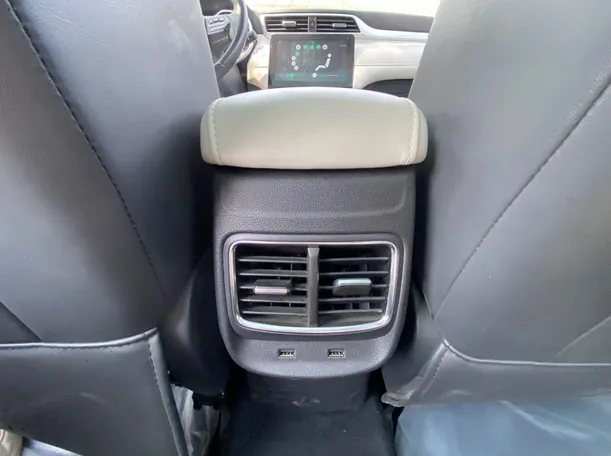 Car image 25