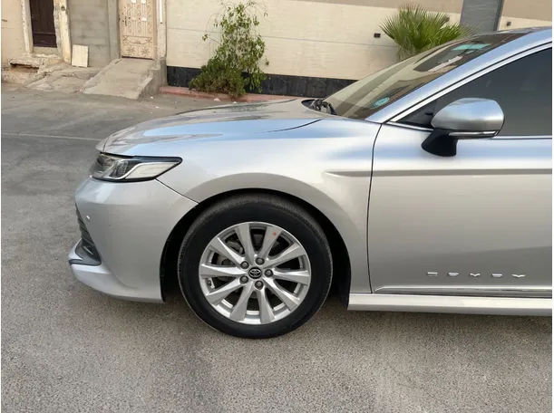Car image 9