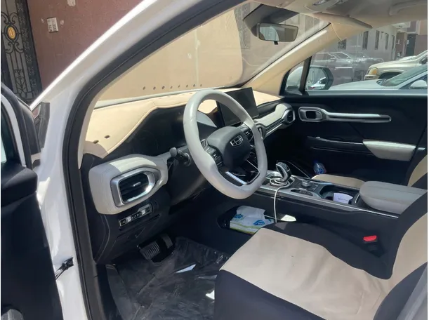 Car image 13