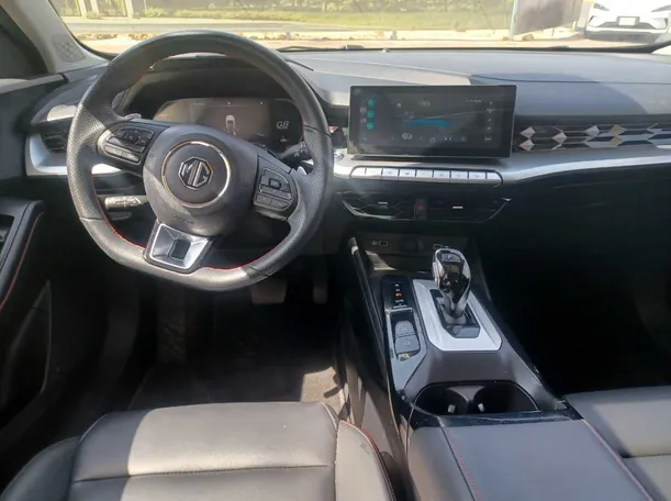 Car image 16