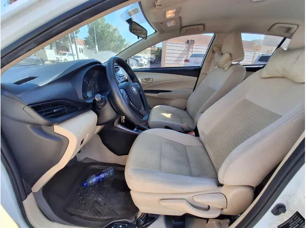 Car image 12