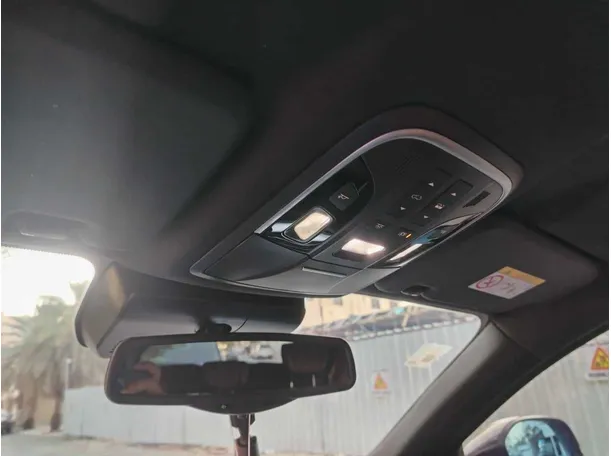 Car image 28