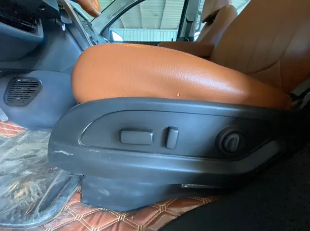 Car image 28
