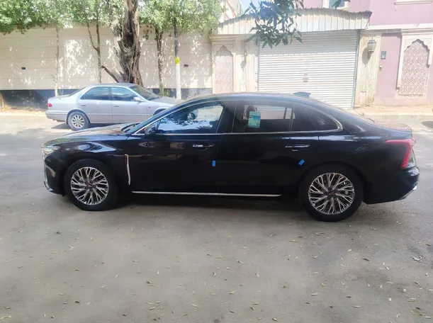 Car image 8