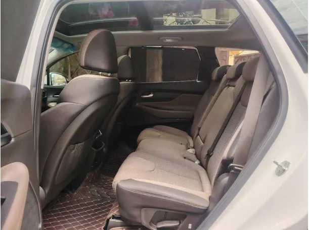 Car image 16