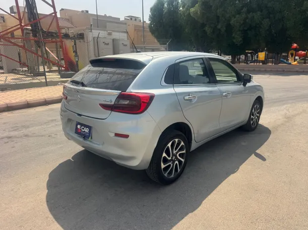 Car image 5