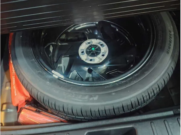 Car image 33