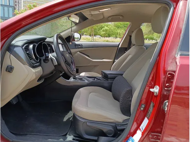 Car image 12