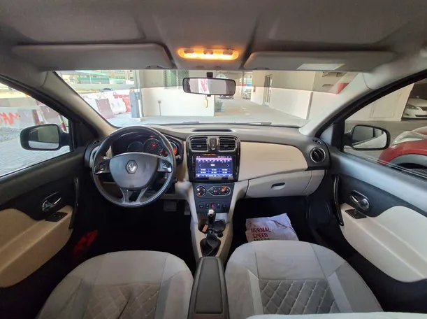Car image 19