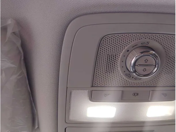 Car image 27