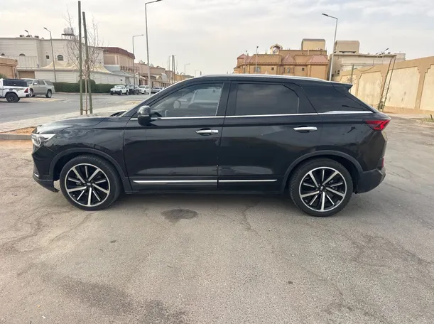 Car image 8
