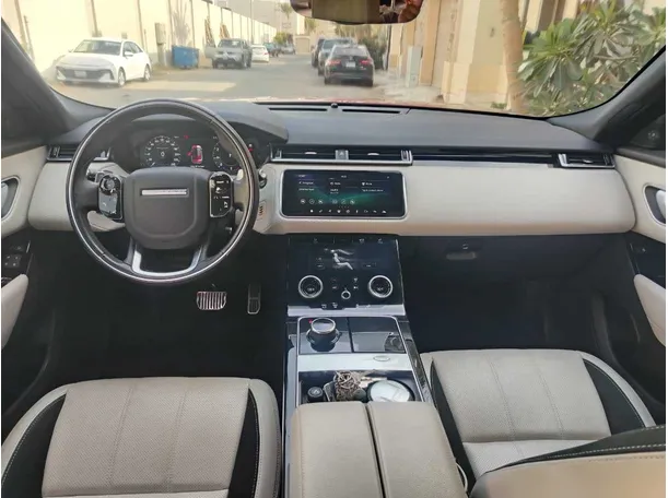 Car image 24