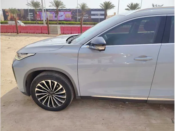 Car image 9