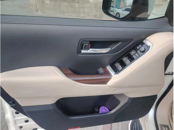 Car image 48