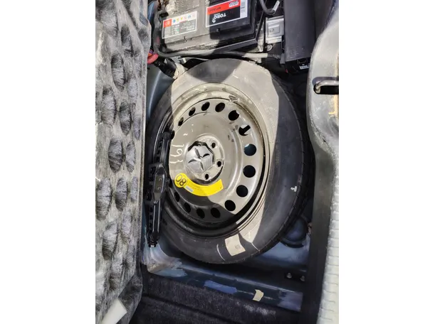 Car image 23