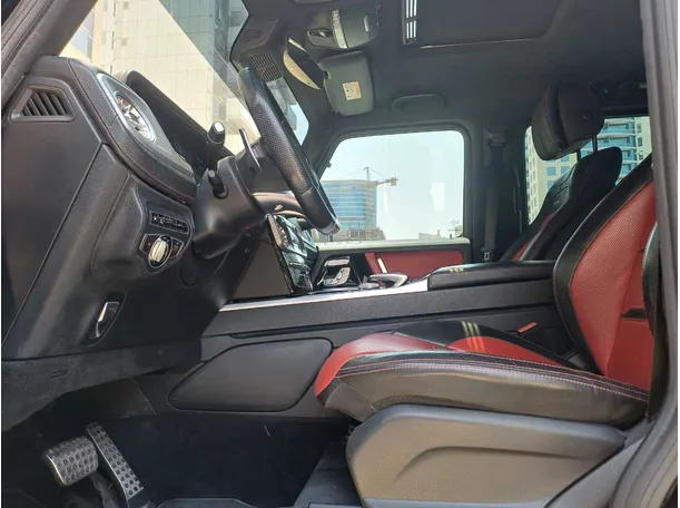Car image 12
