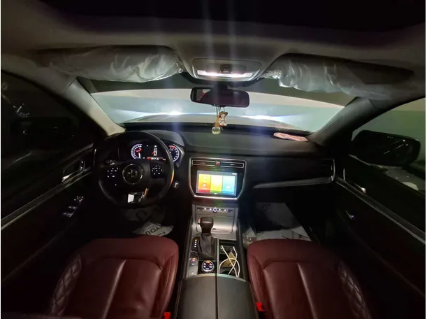 Car image 18