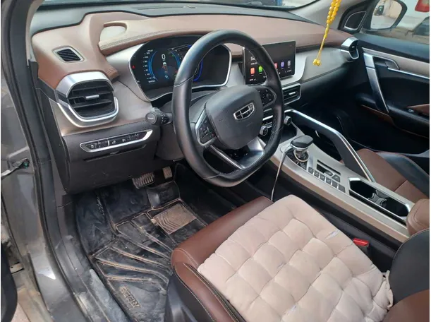 Car image 11