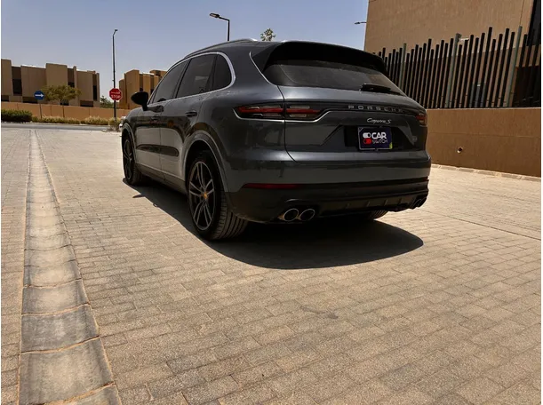 Car image 7