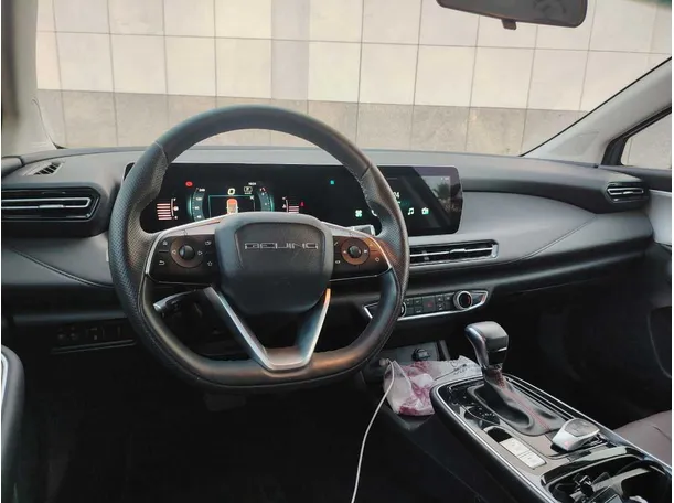 Car image 25