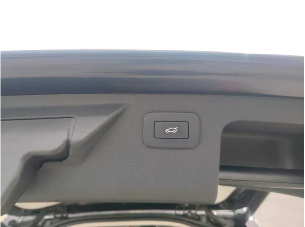 Car image 37