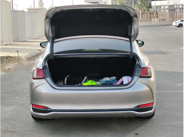 Car image 28