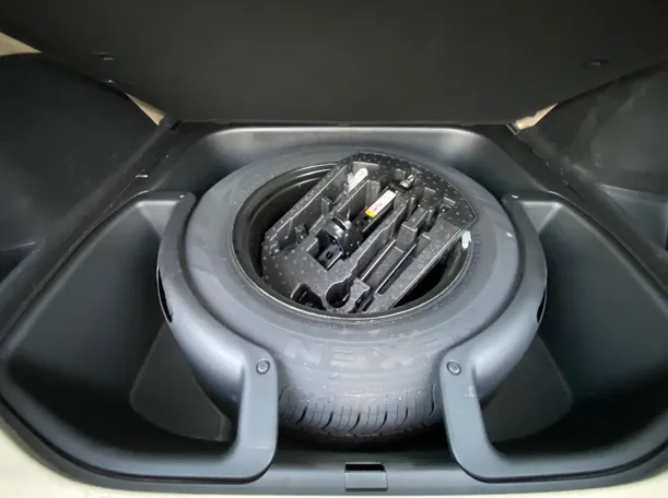 Car image 27