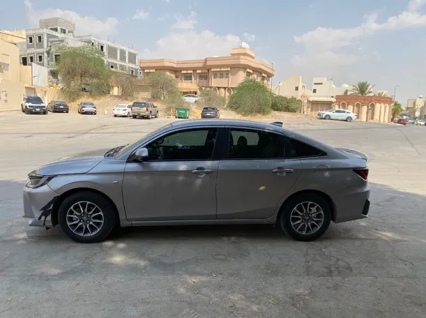 Car image 8