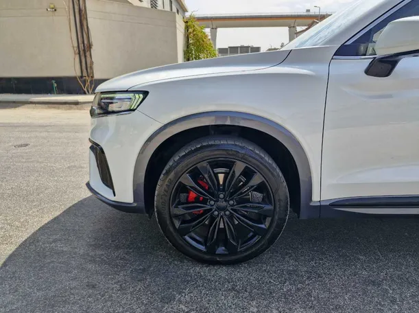 Car image 10