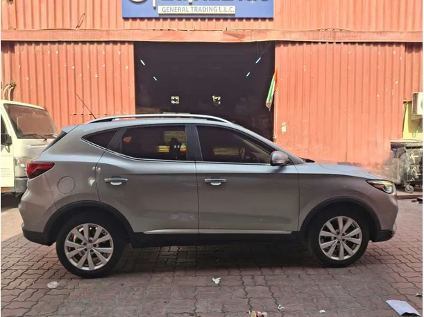 Car image 8