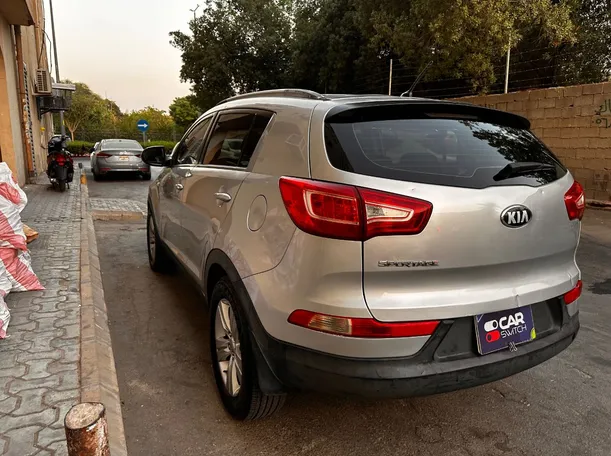 Car image 7