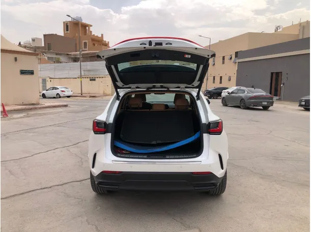 Car image 18