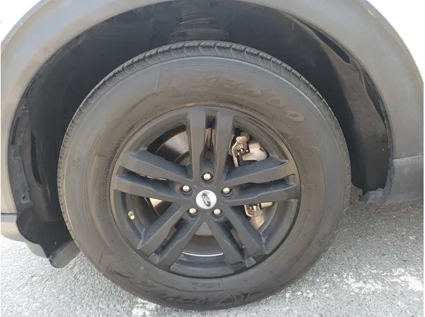Car image 9