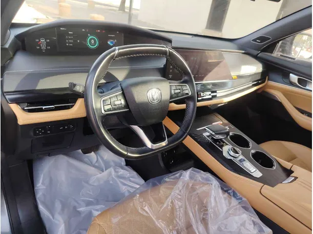 Car image 12