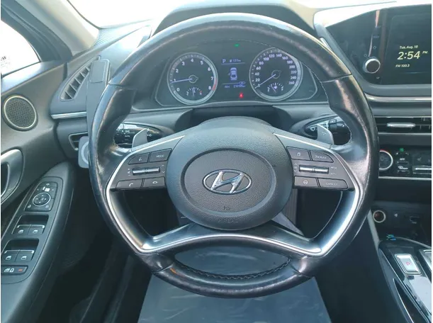 Car image 16