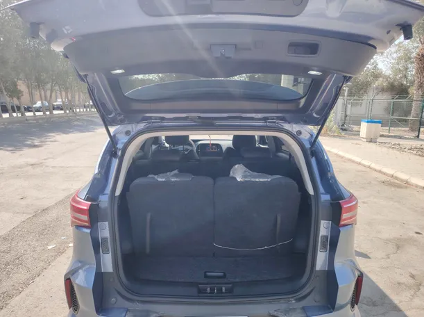 Car image 24