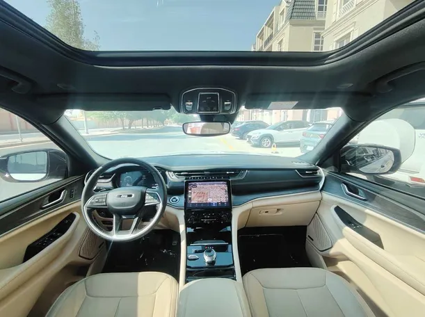 Car image 18