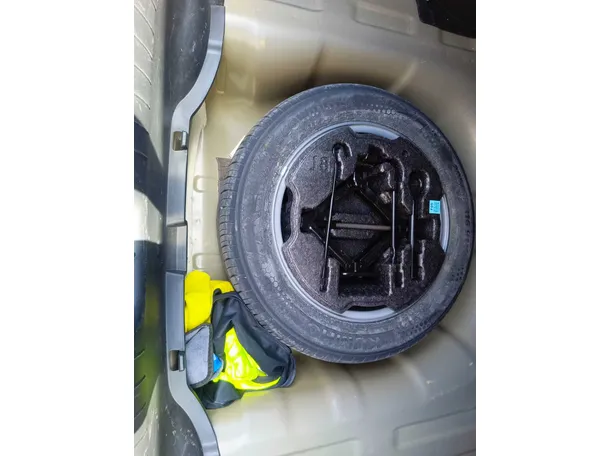 Car image 29