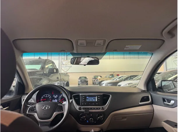 Car image 17