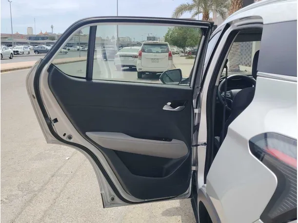 Car image 13