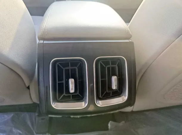 Car image 29