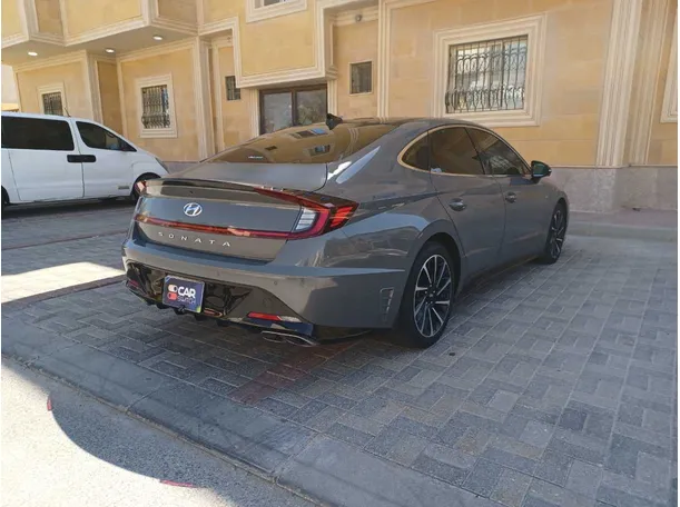 Car image 5