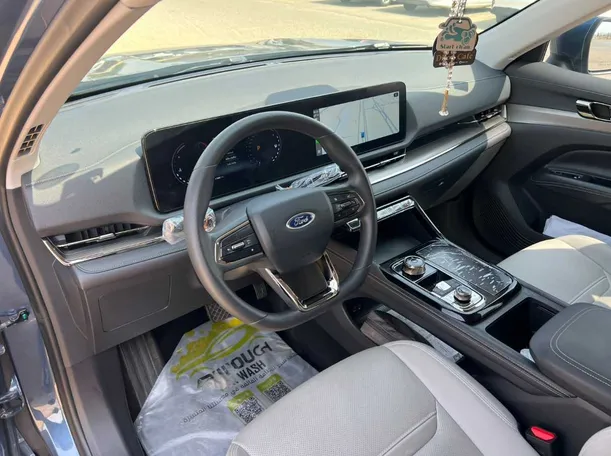 Car image 11