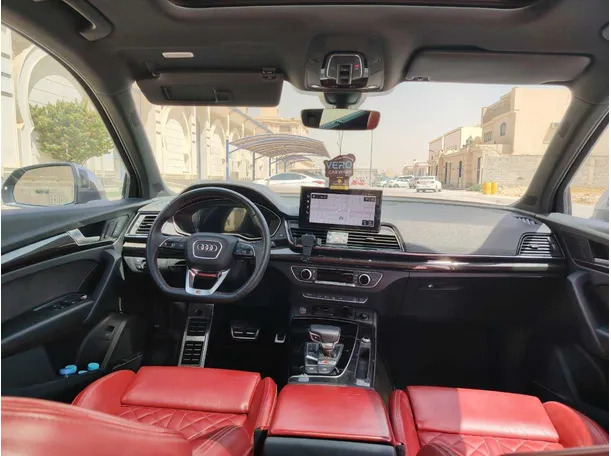 Car image 18