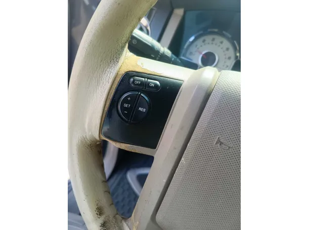 Car image 35