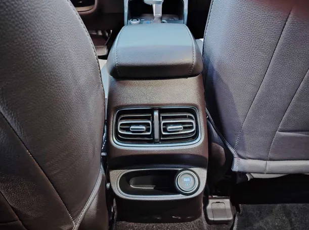 Car image 34