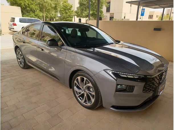 Car image 4
