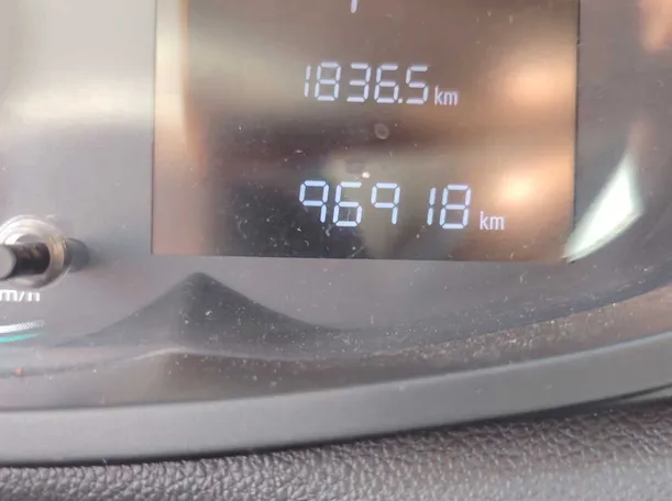 Car image 17