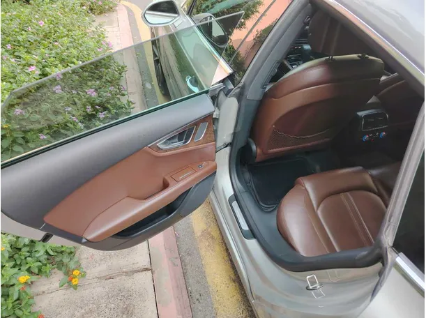 Car image 17