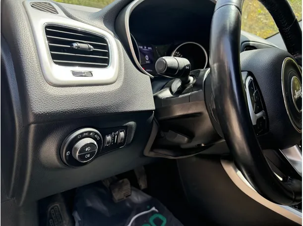 Car image 27